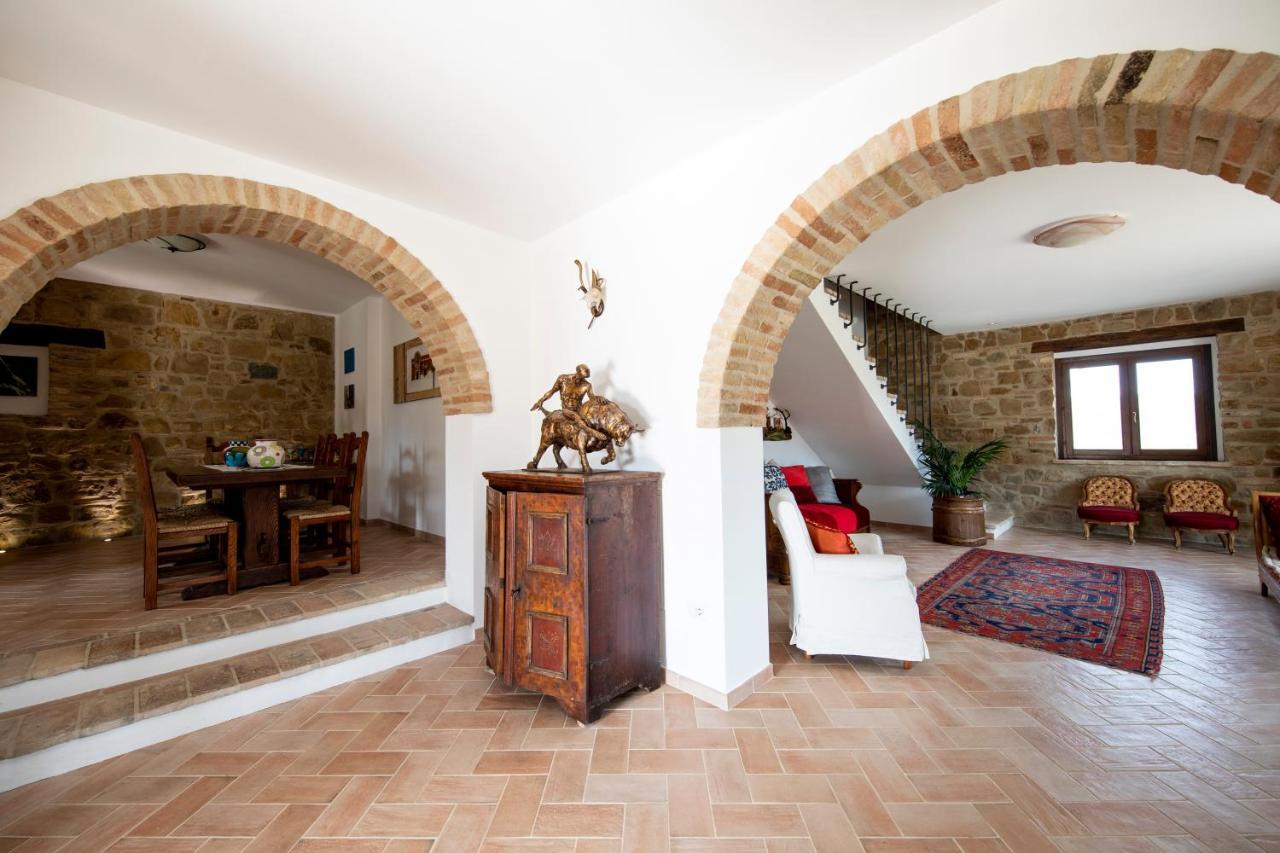 Villa Ermelinda - Piscina Privata E Jacuzzi Castelraimondo Екстериор снимка
