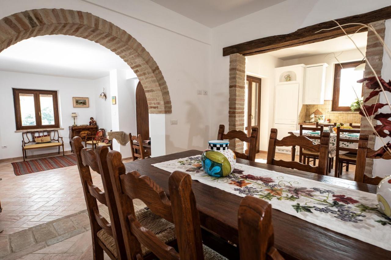 Villa Ermelinda - Piscina Privata E Jacuzzi Castelraimondo Екстериор снимка