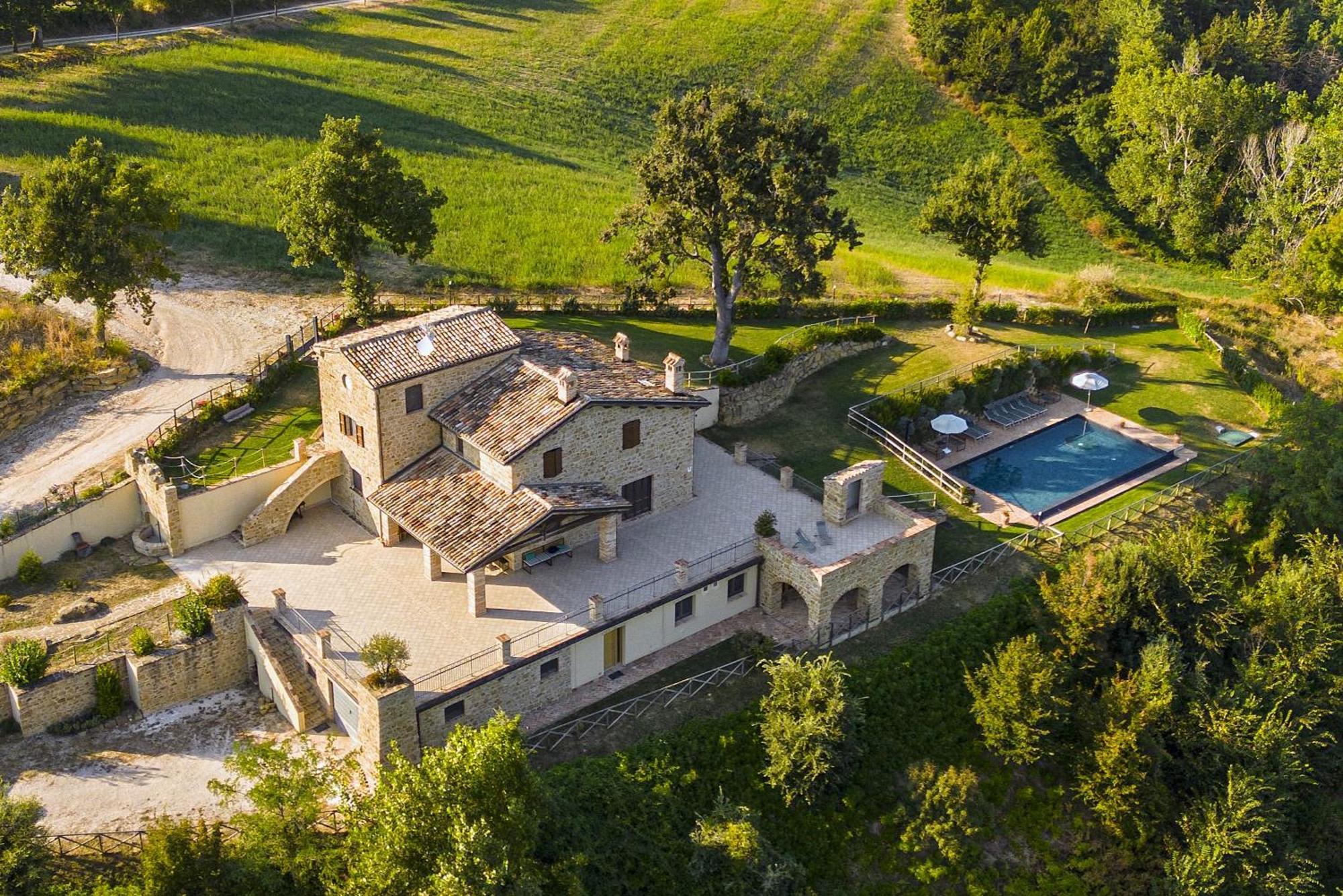 Villa Ermelinda - Piscina Privata E Jacuzzi Castelraimondo Екстериор снимка